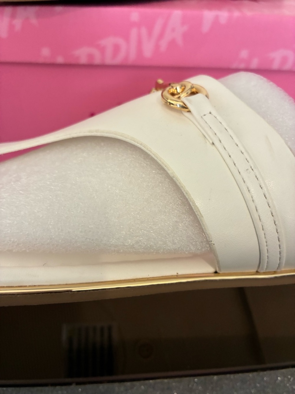 White Flat Sandals Gold Hardware Detail Summer Vacation Resort Slide Sandals - Picture 8 of 8